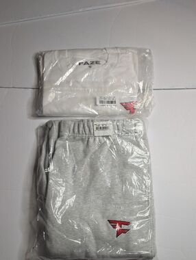 FaZe Clan Matching Set White Logo Tee W/Grey Logo Sweatpants - Grey
